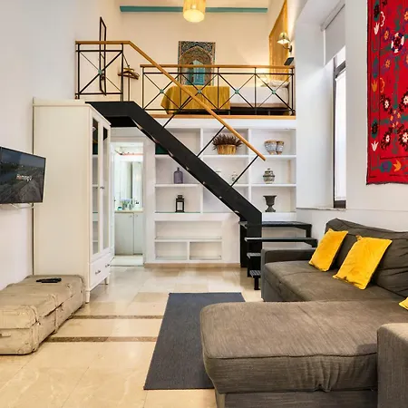 Santiago 39, By Homing U Sevilla